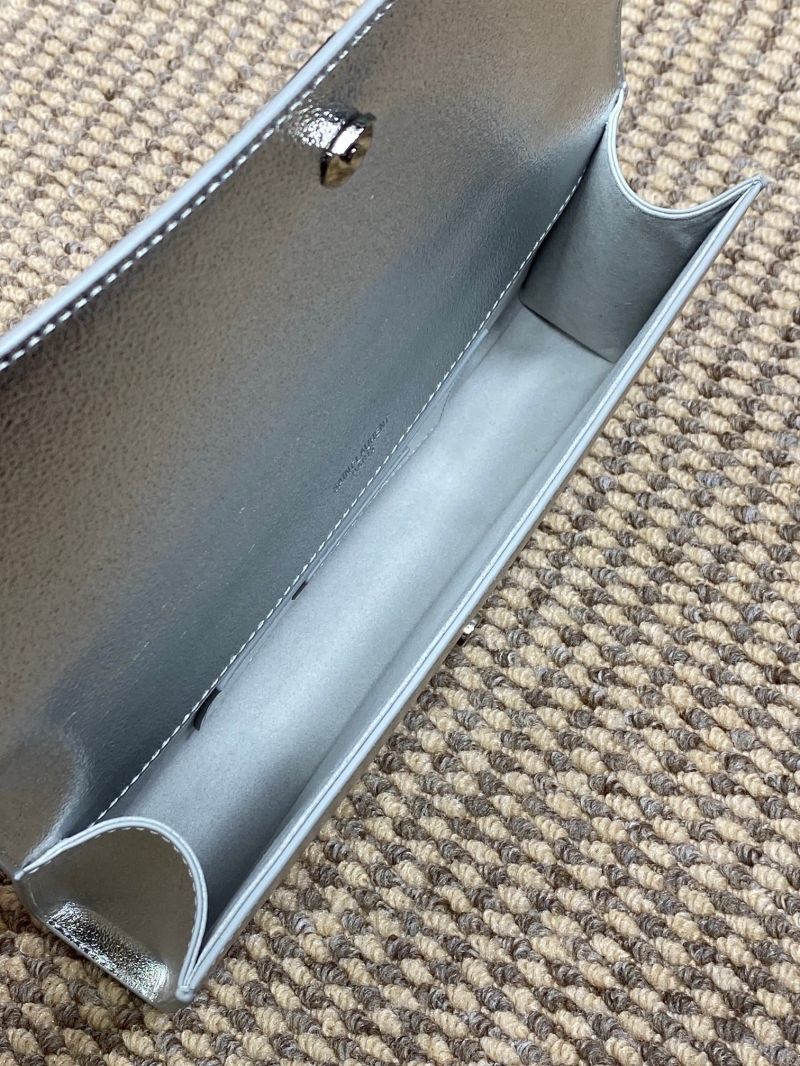 Y51 clutch bags